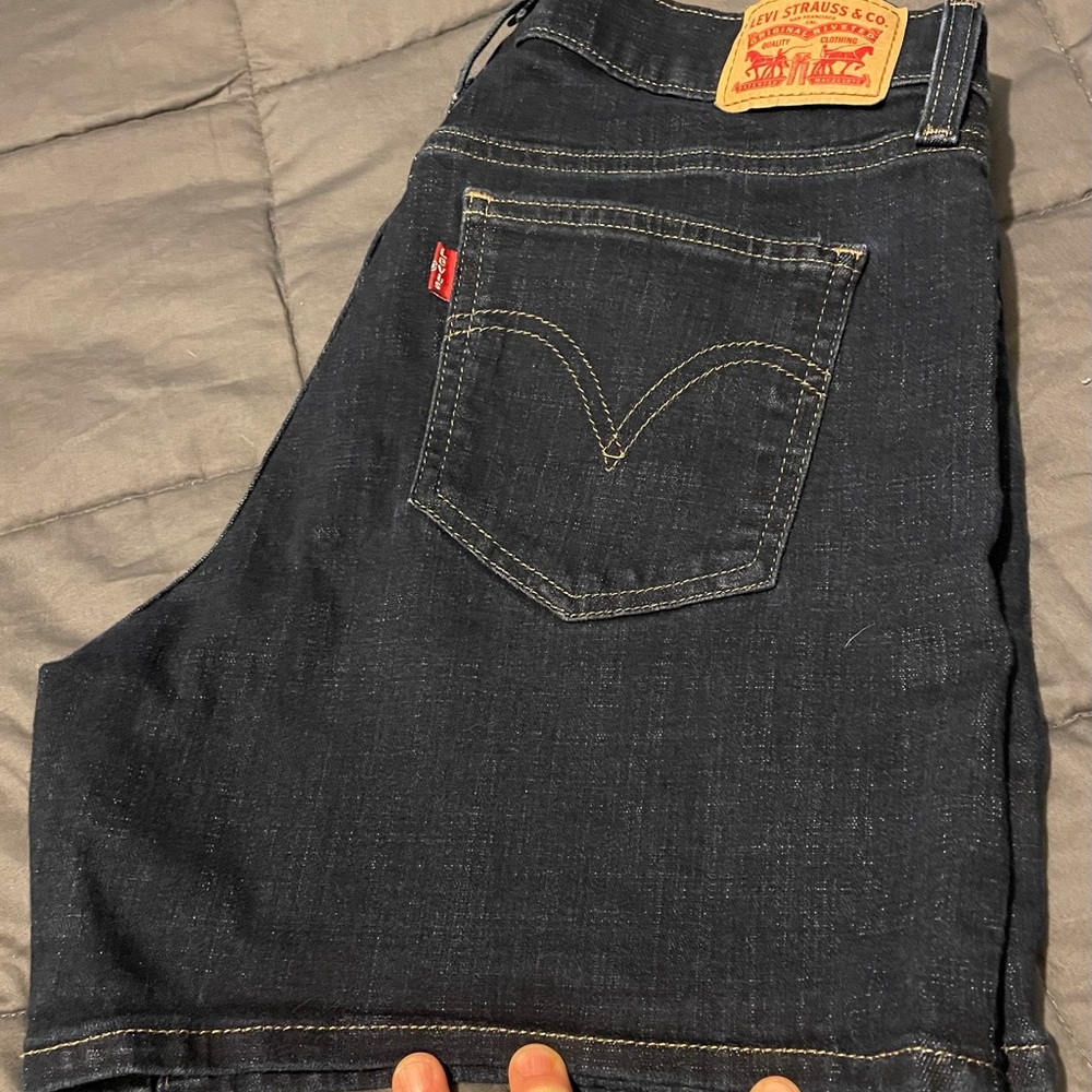 Ladies Levi Shorts Size 30 Stretchy